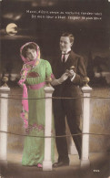 FANTAISIES - Hommes - Une Femme Et Un Homme En Train De Se Tenir La Main - Rendez-vous - Carte Postale Ancienne - Uomini