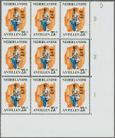 Unmounted Mint , Block Kinderzegels 1966, 25 Cent In Hoekblok Van 9 Met Middelste 3 Zegels Horizontaal Variëteit Dubbele - Niederländische Antillen, Curaçao, Aruba