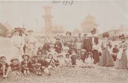 76-SAINT-VALERY-EN-CAUX- CARTE-PHOTO- SUR LA PLAGE - Saint Valery En Caux