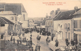 10-AUXON- CAVALCADE 27 FEVRIER 1910 LE DEFILE DANS LA GRAND'RUE - Other & Unclassified