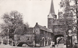 485113Delft, Oostpoort. 1958. (FOTOKAART)(linksboven En Onder Een Kleine Vouw) - Delft