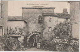 CHARROUX  LE PORCHE - Charroux