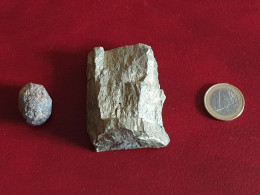 Bloc De De Pyrite Dorée Longueur 5,8 Cm 148 Grammes + Nodule Métallique 16 Grammes - Minerales