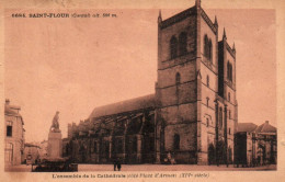 CPA 15 - SAINT-FLOUR (Cantal) - L'Ensemble De La Cathédrale (côté Place D'armes) - Saint Flour