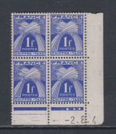 France Timbres-Taxe N° 70 X :1 F. Bleu-violet En Bloc De 4 Coin Daté Du  2 . 8 . 43 . ;3 Pts Blancs, Trace Ch.,sinon TB - Strafport