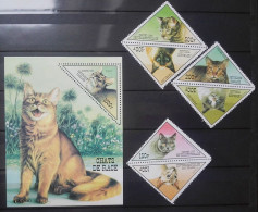 Togo 1999, Cats, MNH Unusual S/S And Stamps Set - Togo (1960-...)