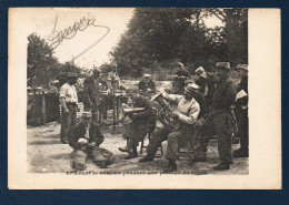 Carte-photo. Soldats Français Au Repos En Nettoyant Leurs Instruments De Musique Avant Le Concert. - Oorlog 1914-18