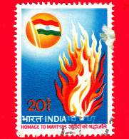 INDIA - Usato - 1973 - Omaggio Ai Martiri Dell'Indipendenza - Bandiera Indiana E Fiamme - 20 - Used Stamps