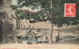 Ornaisons * Lavoir Et Fontaine Du Village * Laveuses Lavandières Blanchisseuses * Villageois - Andere & Zonder Classificatie