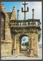 121998/ LAMPAUL-GUIMILIAU, L'enclos Paroissial, La Porte Monumentale Et Le Calvaire - Lampaul-Guimiliau