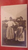 PHOTO DULONG 2 FEMMES PAYSANNES TABLIER - Photographs