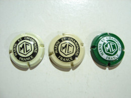 Cap. 33. Trois Capsules De Marne Et Champagne Couleurs Différentes, Crème, Beige Et Verte - Marne Et Champagne