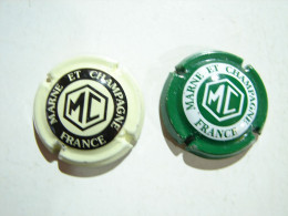 Cap. 44. Deux Capsules De  Marne Et Champagne, Beige Et Verte - Marne Et Champagne