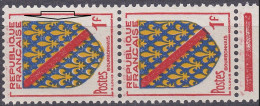 18011 Variété : N° 1002 Blason Bourbonnais Fond Bleu Défectueux Tenant à Normal   ** - Unused Stamps