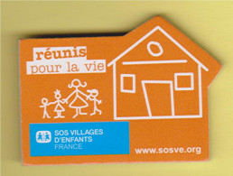 Magnet " SOS Villages D'Enfants - FRANCE" (Maison, Toit, Famille)_D319 - Magnetos