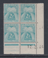 France Timbres-Taxe N° 72 XX  : 2 F. Bleu-vert En Bloc De 4 Coin Daté Du  12 . 2 . 46 .   1 Point Blanc, Sans Cha. TB - Segnatasse