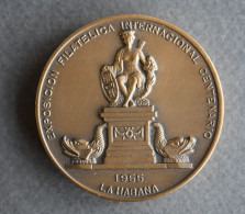Medal La Filatelia Une A Los Pueblos Le Habana 1955 Exposicion Filatelica Internacional Centenario - Other & Unclassified