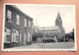 EERNEGEM  -  Sintmedarduskerk En Standbeeld Der Gesneuvelden - Ichtegem