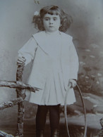 Photo CDV Allard à Narbonne  Petite Fille Tenant Un Cerceau CA 1900 - L409 - Alte (vor 1900)