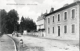 D40 PEYREHORADE (Landes)  <  VUE ANIMEE DE L'ALLEE DE LA GARE - Peyrehorade