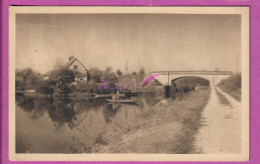 CPA GURGY 89 - L'Yonne Et L'entrée Du Canal Le Pont Animé Barque Rame Voyagé 1949 - Gurgy