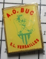 1316A Pin's Pins / Beau Et Rare / SPORTS / AO BUC SL VERSAILLES CLUB DE MARCHE - Leichtathletik