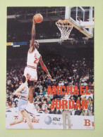 MICHAEL JORDAN - BASKET BALL / Basketeur - Match / Jordan Face Au Panier De Basket - Basket-ball