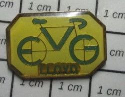 1018B Pin's Pins / Beau Et Rare / SPORTS / VELO EVG LLOYD - Cyclisme