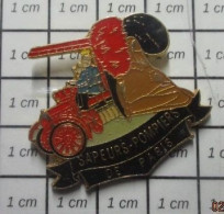 1018c Pin's Pins / Beau Et Rare / POMPIERS / SAPEURS POMPIERS DE PARIS BSPP CASQUE PLUMET - Pompiers