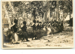 Micronésie - Femmes Seins Nus Dansant - Micronesia