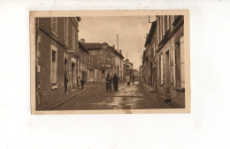 MONTS SUR GUESNES - La Rue Saint Avertin (carte Animée) - Monts Sur Guesnes