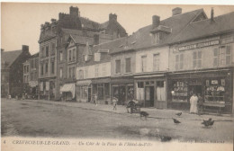 CREVECOEUR LE GRAND  Un Côté De La Place De L'Hôtel De Ville - Crevecoeur Le Grand