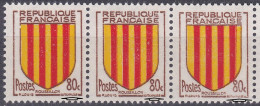 18075 Variété : N° 1046 Blason Roussillon Impression Défectueuse De Brun Jusqu'à Normal Dans Une Bande De 3 ** - Unused Stamps