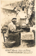 Les Baux * Carte Photo * Elisa Vve QUENIN , Guide , La Gacho Dis Oulivo * Dénoyautage Des Olives * Personnage Local - Les-Baux-de-Provence