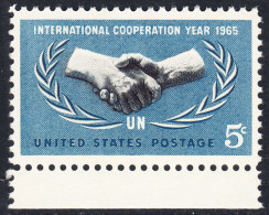 !a! USA Sc# 1266 MNH SINGLE W/ Bottom Margin - Intern.Cooperat.Year - Nuovi