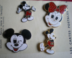 PIN'S  Mickey Et Mini, Lot De Quatre Pièces - Comics