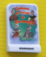 Fève - Debusne -  - Costumes De Terroirs De Bourgogne - Plaque Logo - Regiones