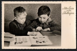 A4812 - Glückwunschkarte Schulanfang -  Schule Lernen Mode Frisur - Klassenzimmer - Neubert DDR 1956 - Eerste Schooldag