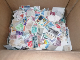 Carton Box Mix Stamps World Small Box See Photos - Vrac (min 1000 Timbres)