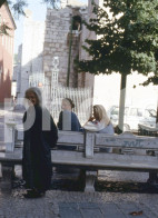 1983 ELDERLY WOMAN LARGO DO CARMO LISBOA  LISBON PORTUGAL AMATEUR 35mm DIAPOSITIVE SLIDE Not PHOTO No FOTO NB3895 - Diapositives