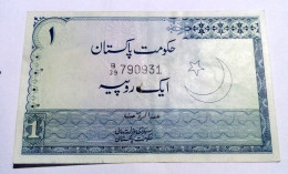 PAKISTAN , 1 RUPEE, P24Aa, 1974, Signature 11, Perfect - Pakistan