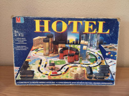 Juego De Mesa Hotel De MB Del Año 1996 Completo Con Las Farolas - Autres & Non Classés