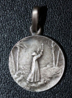 Pendentif Médaille Religieuse Argenté Années 20/30 "Souvenir De Saint Honorat" Cannes / îles De Lérins - Religious Medal - Religion & Esotérisme