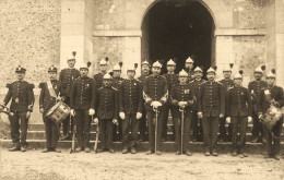 Tourny * Carte Photo * Sapeurs Pompiers , La Démocrate Vernonnais 19 Avril 1946 * Sapeur Pompier Fireman Tambour - Andere & Zonder Classificatie