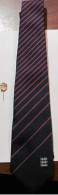 ENGLAND Tie & Pin Quie Old FA Football Association / NOS / Polyester & Enameled Brass - Abbigliamento, Souvenirs & Varie