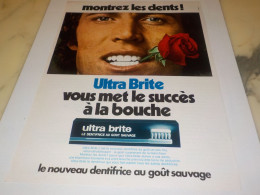 ANCIENNE  PUBLICITE MONTREZ LES DENTS DENTIFRICE ULTRA BRITE 1972 - Pubblicitari