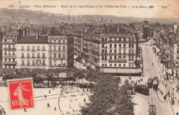 FRANCE - Lyon - Place Bellecour - Rues De La République Et De L'hôtel De Ville - Animé - Carte Postale Ancienne - Autres & Non Classés