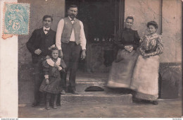 CARTE PHOTO ECRITE PAR MARIE POSANT AVEC SES PATRONS LIEU NON IDENTIFIE - To Identify