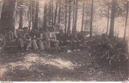 CARTE PHOTO GROUPE D'HOMMES DANS LES BOIS - To Identify