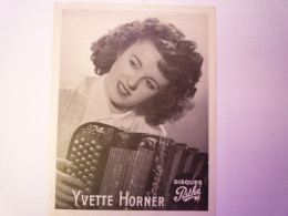 2024 - 775  PHOTO De  Yvette HORNER   XXX  (format 20 X 26 Cm) - Cantantes Y Musicos